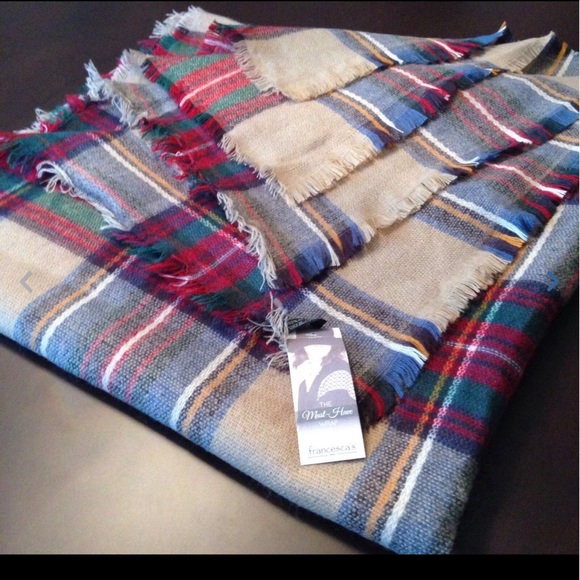 NWT Francesca’s Elegant Soft Oversized Plaid Wrap - Picture 8 of 13